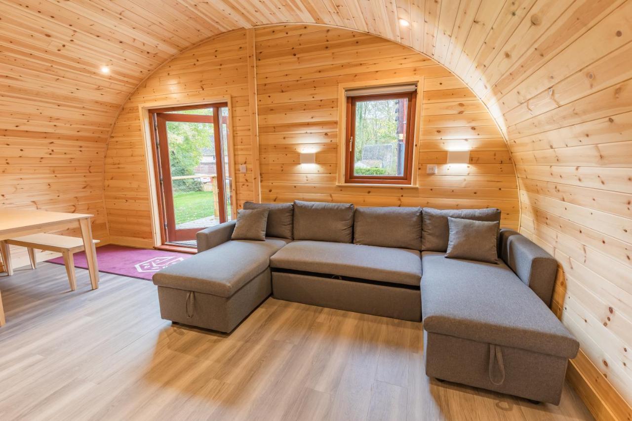 Cosy And Eco-Friendly Cabins Next To 16Th Century Pub 纽马基特 外观 照片