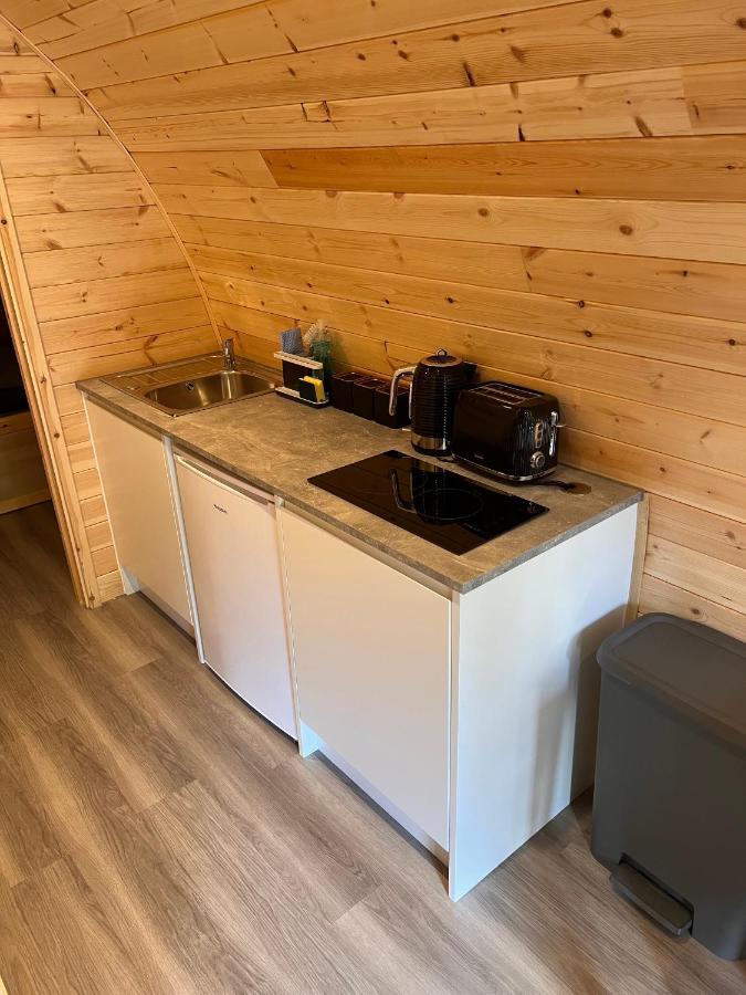 Cosy And Eco-Friendly Cabins Next To 16Th Century Pub 纽马基特 外观 照片