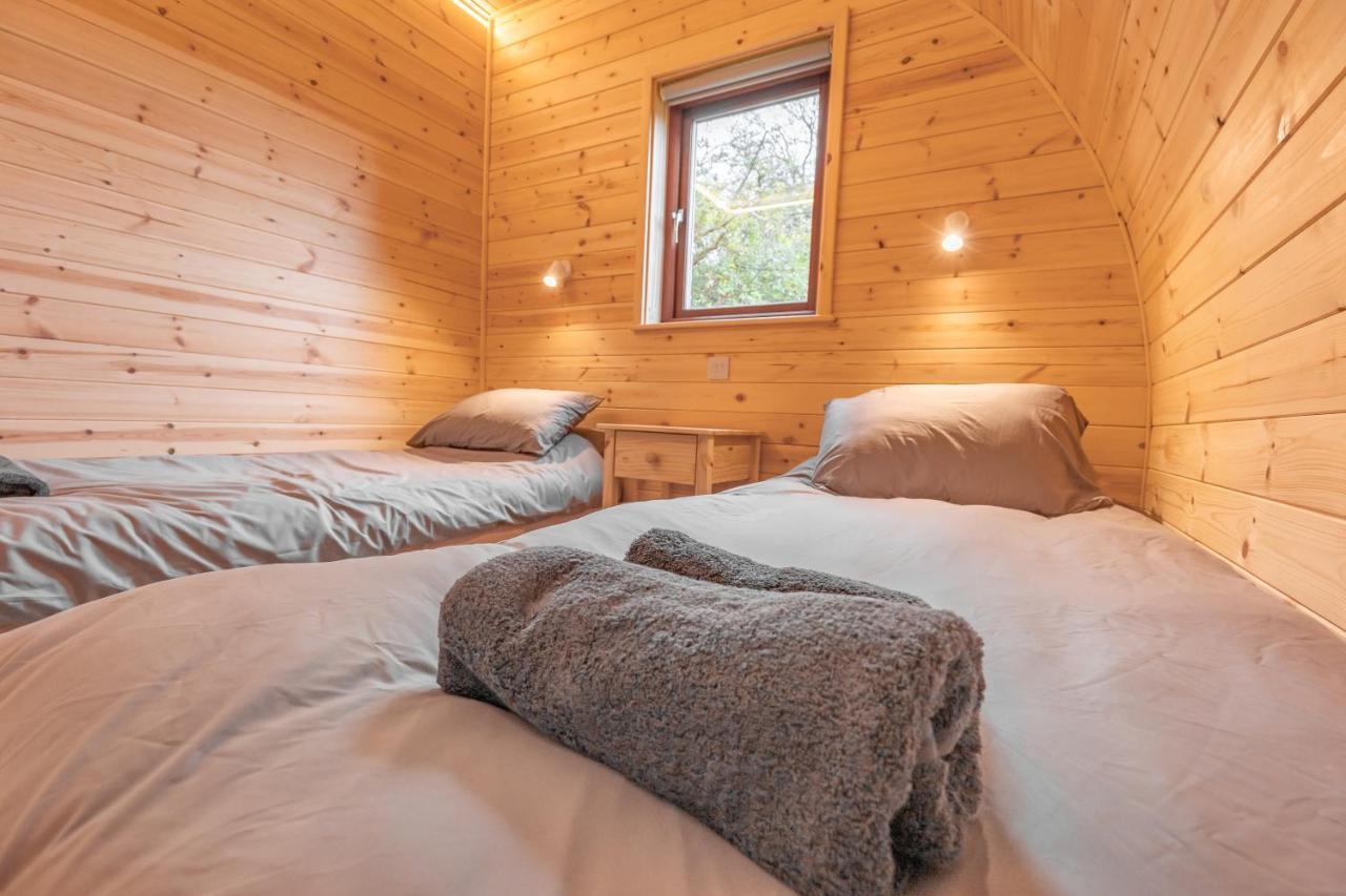 Cosy And Eco-Friendly Cabins Next To 16Th Century Pub 纽马基特 外观 照片